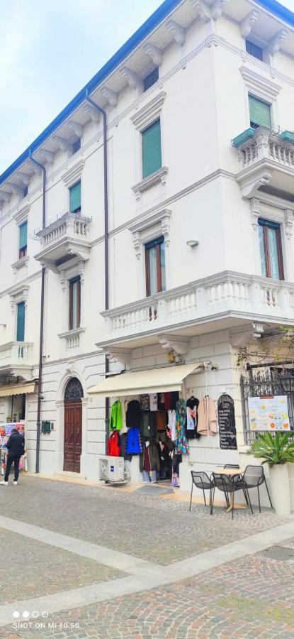 Вилла Residenza Porta Brescia Пескьера-дель-Гарда Экстерьер фото